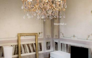 12-рожковая люстра с абажурами Imperial 12 от Masiero Atelier Chandeliers с подвесами из хрусталя и кристаллов Сваровскиimage 1