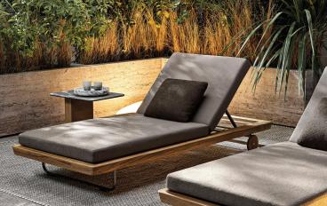 Шезлонг Sunray и приставной столик Block Outdoor от Minotti image 1